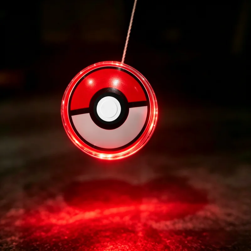 Yo-yo giocattolo a LED con Poké Ball Pokémon.