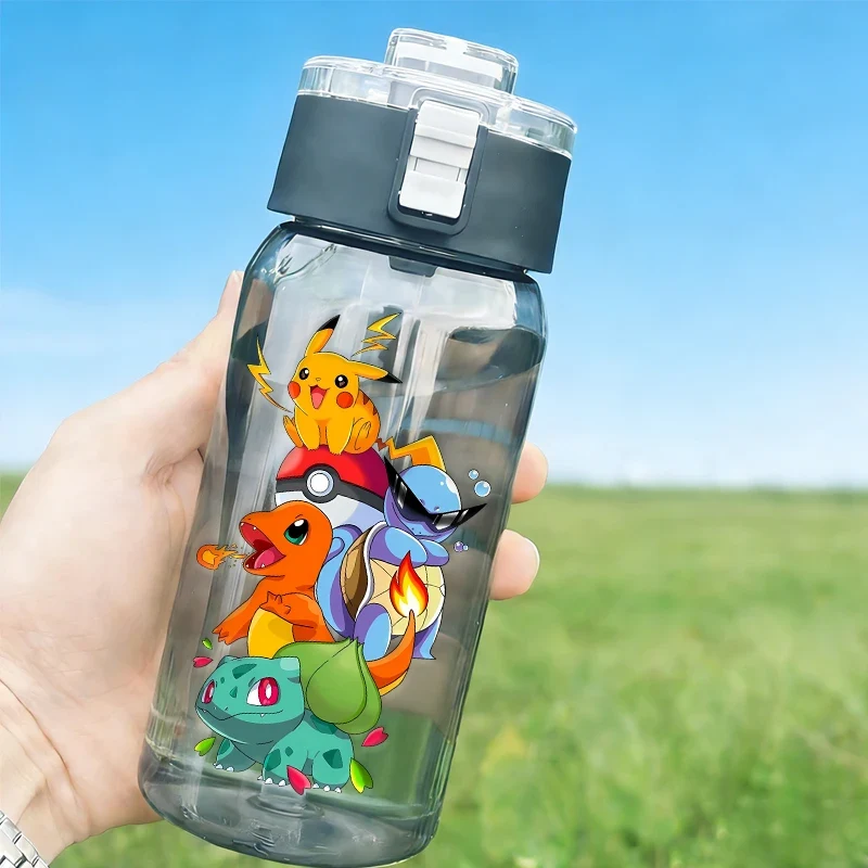 Borraccia da 600 ml con i personaggi Pokémon Charizard, Jigglypuff e Squirtle, ideale per l'estate e il tempo libero.