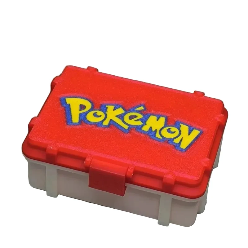 Robusta scatola porta carte Pokémon per allenatori di tutte le età.