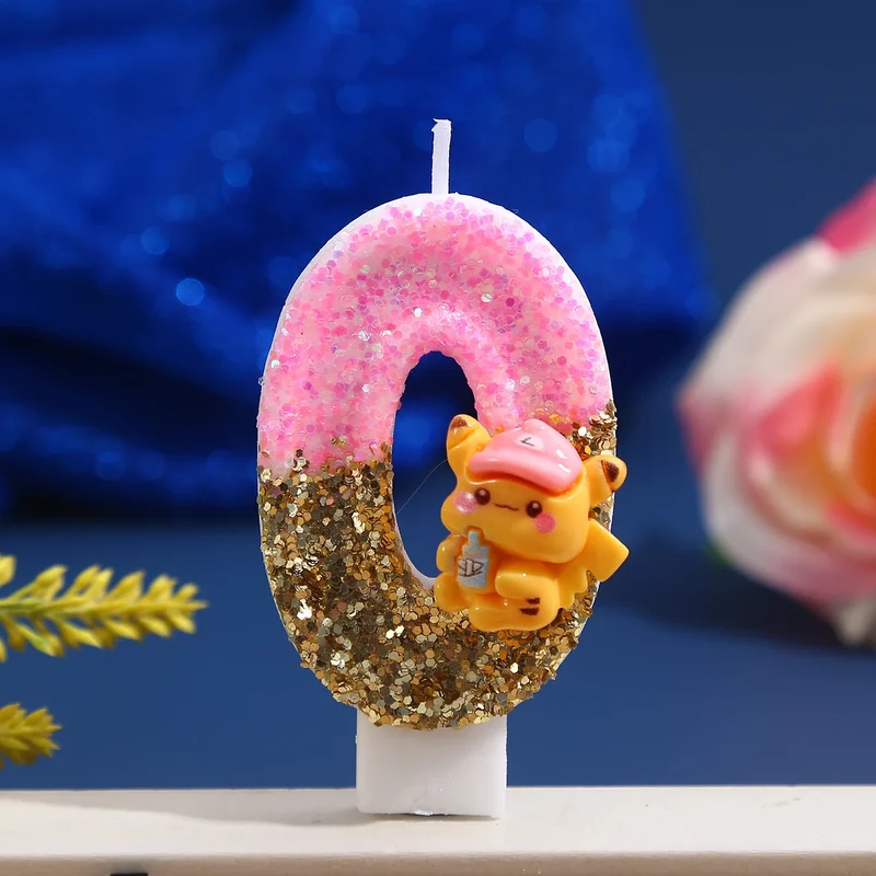Candela glitterata Pikachu rosa con l'anno per fantastici compleanni