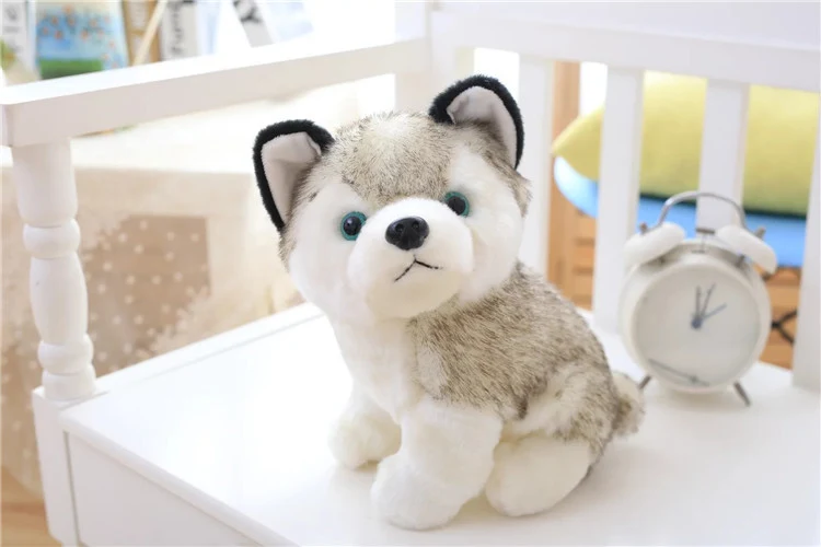 Simpatico cane di peluche husky di peluche