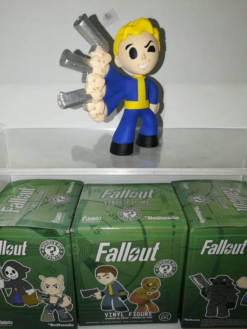 FALLOUT FIGURE (8cm)