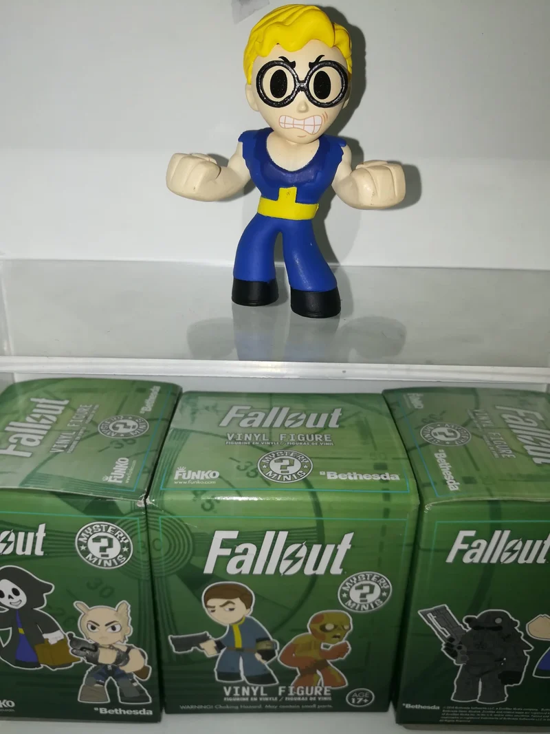 FALLOUT FIGURE (8cm)