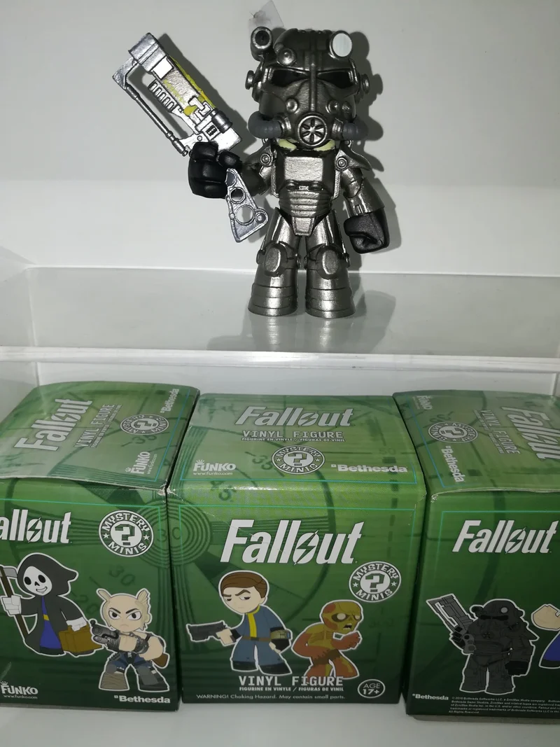 FALLOUT FIGURE (8cm)