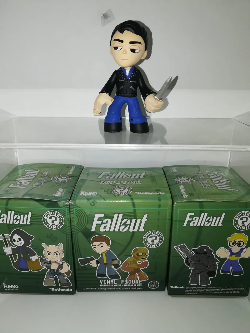 FALLOUT FIGURE (8cm)