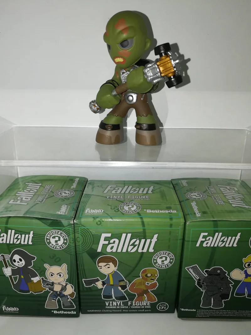 FALLOUT FIGURE (8cm)