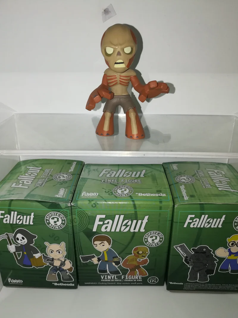 FALLOUT FIGURE (8cm)
