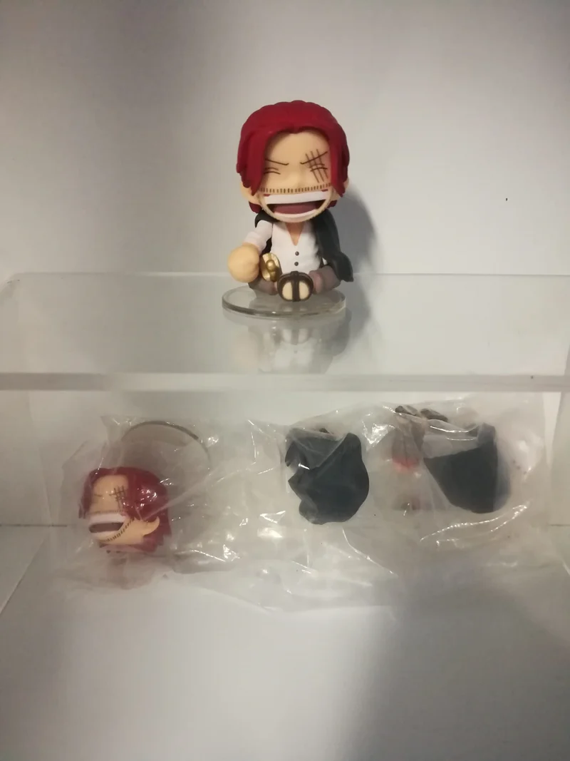 ONE PIECE SHANKS IL ROSSO (6cm) CON MOVIMENTI