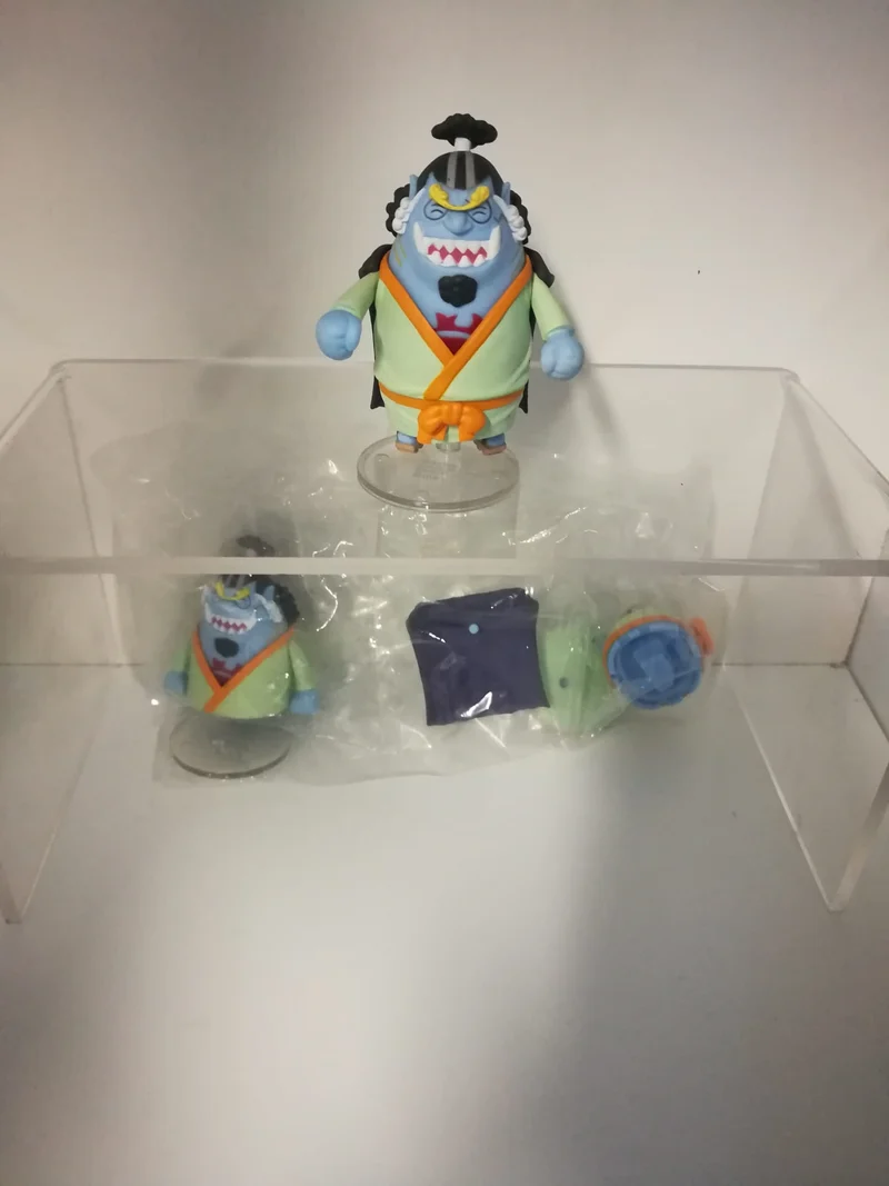 ONE PIECE JINBEI (6cm)CON MOVIMENTI