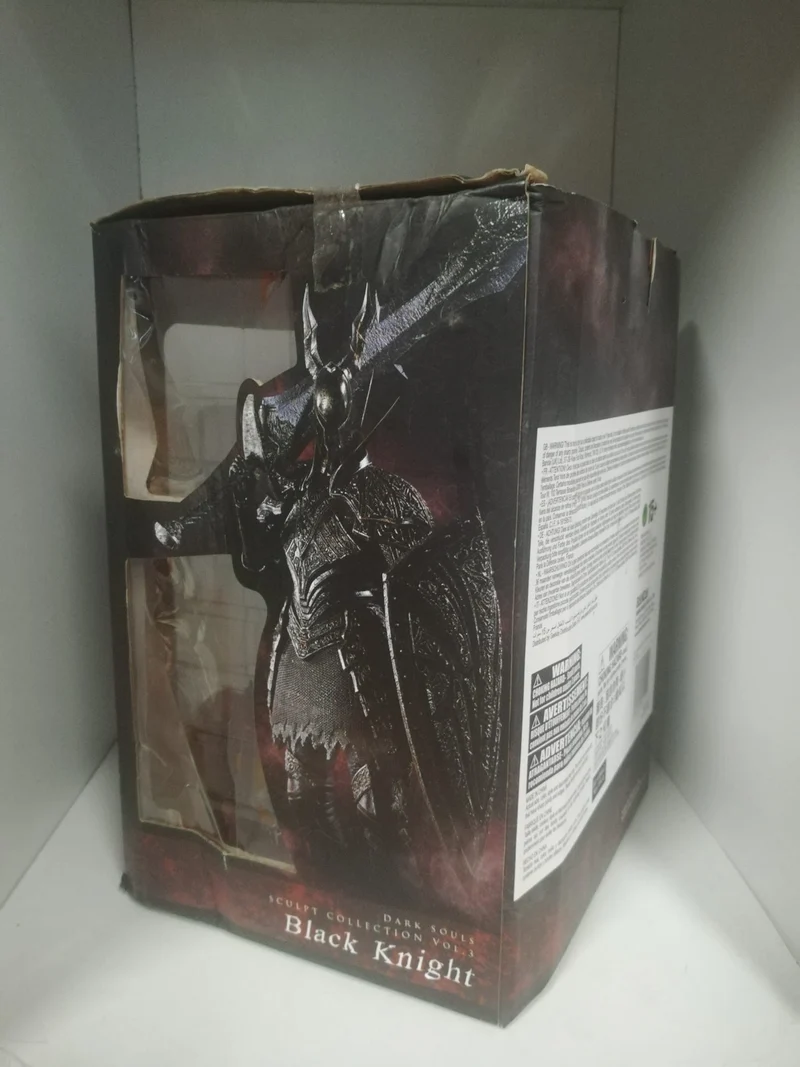 DARK SOULS BLACK KNIGHT(scatola rovinata dal corriere-figure salva da danni)